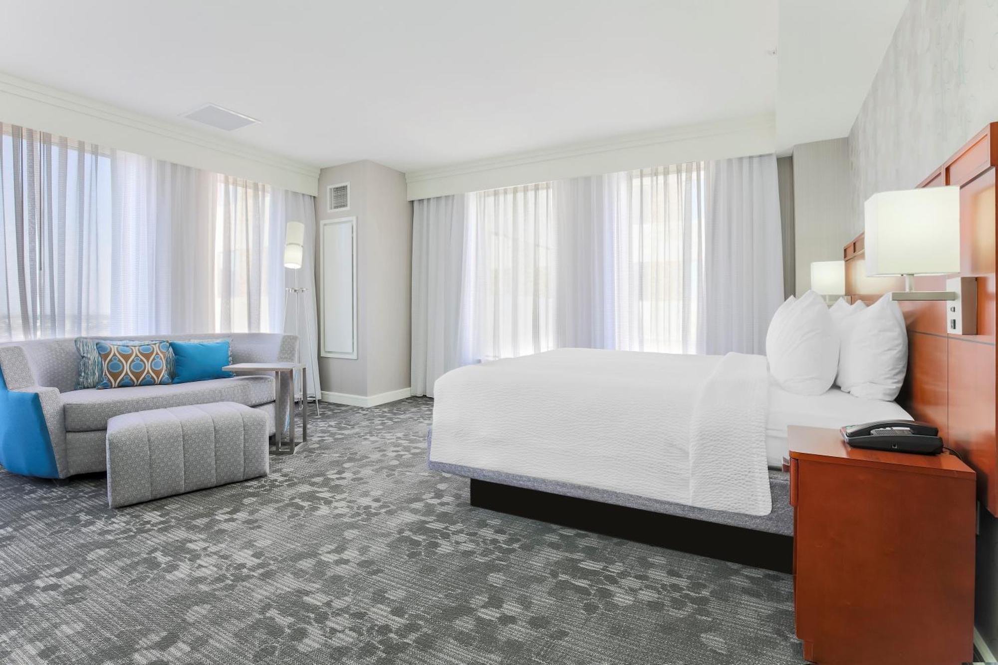 Courtyard By Marriott Amarillo Downtown Hotel Bagian luar foto